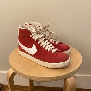 Red Nike Boy/Teen High Tops